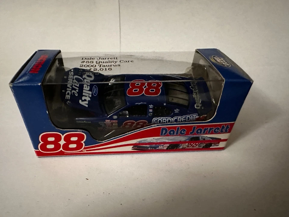 Dale Jarrett Quality Care NASCAR 2000 1:64 diecast Foto 1 de 1
