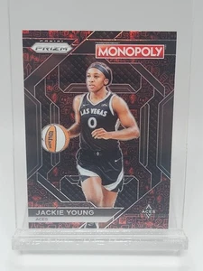 2024 Panini Prizm WNBA Monopoly Jackie Young #WNBA15 Red Classic Icons Assi - Foto 1 di 2