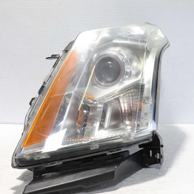 2010-2014 Cadillac SRX Halogen Right Side Headlight Assembly OEM - Imagem 1 de 4