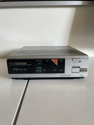 Vintage hitachi vt-7E 4head portable video cassette recorder VHS - Immagine 1 di 4