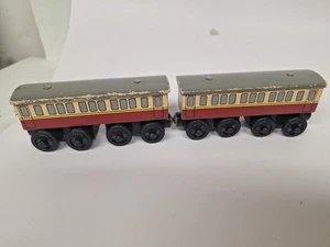 De colección Thomas & Friends Ferrocarril de Madera Autocares Tren de Pasajeros Vagones - Imagen 1 de 6