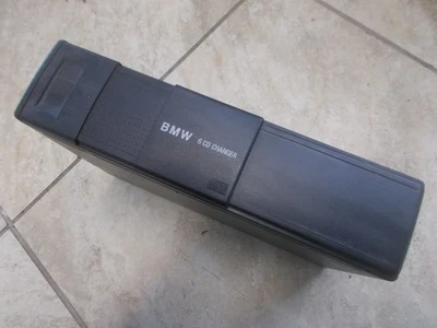 Cambiador de CD montado en maletero BMW 528 E39 97 98 99 00 usado OEM Foto 1 de 4