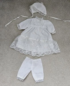 VINTAGE PUPPEN WEISSES KLEID HOSE HUT MIT SPITZE Made in Taiwan - Bild 1 von 23