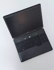 Notebook Dell Vostro 1700 Dual Core GeForce con Windows XP Firewire - Foto 1 di 8