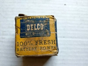 Vintage Delco Dry Charge 100% Fresh Battery Power Emergency Flare Box NOS 1950s - Bild 1 von 3