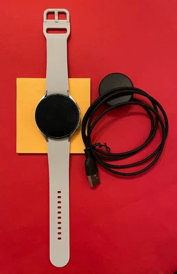 Samsung Galaxy Watch 4 SM-R870 44mm Aluminiumgehäuse Silber mit Armband Guter - Bild 1 von 4