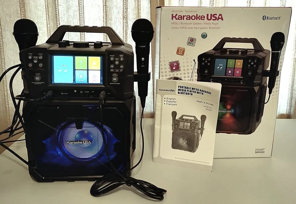 Karaoke USA SD520 Bluetooth MP3G Karaoke Player 300 Built In Songs ~ LITTLE USE - Image 1 of 3