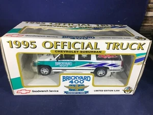 S-71 BRICKYARD 400 CHEVROLET SUBURBAN 1995 OFFICIAL TRUCK - 1:25 SCALE - Picture 1 of 7