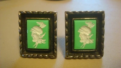 Gemelos de colección con casco guerrero verde intaglio centurión griego romano tono plata Foto 1 de 4