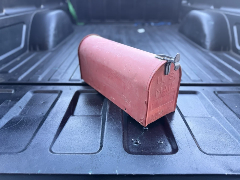 Vintage Solar Group Distressed Black Metal Rural Farmhouse Mailbox, Made in USA - Image 1 of 4