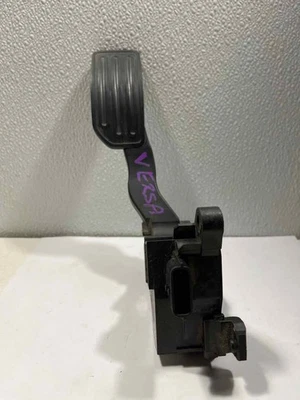 13-16 NISSAN VERSA ПЕДАЛЬ ГАЗА P/N # 18002 1HMOA - Изображение 1 из 4