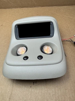 99-06 Sierra Silverado techo superior consola domo mapa luces almacenamiento luz bronceado Foto 1 de 4