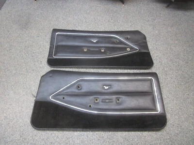 Ford Mustang 1974-1978 par de paneles de 11 puertas interior estándar negro Foto 1 de 4