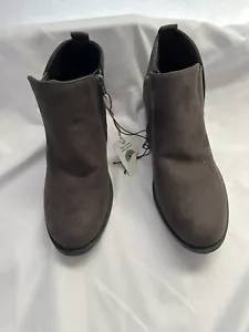 CHELSEA Women Ankle Boots Size 8 Faux Suede New With Tags Gray - Picture 1 of 8
