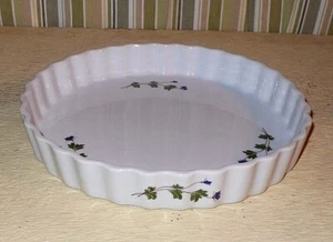 BIA QUICHE TART PIE baking dish with SMALL BLUE FLOWERS & scalloped edges. 9 7/8 - Picture 1 of 5