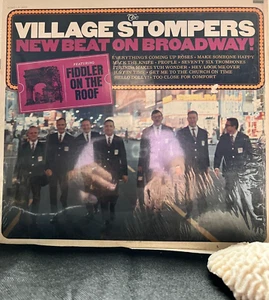 A69 Village Stompers: New Beat on Broadway, 1964 Epic BN 24129 - Musical Theme - Picture 1 of 4