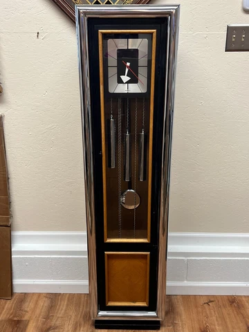Howard Miller Grandmother Clock Model 623 Runs Strikes Westminster Chimes Cover