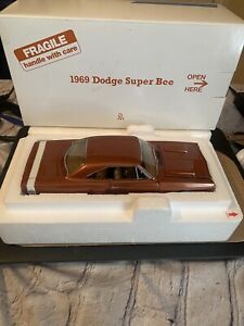 DANBURY MINT 1969 DODGE SUPER BEE **VERY RARE COLOR ,IN FACTORY BOX