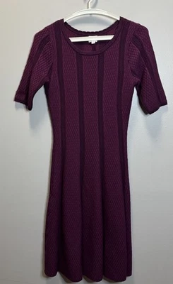 Dressbarn платье свитер вязаный размер XS вино/фиолетовый цвет короткие рукава - Изображение 1 из 4