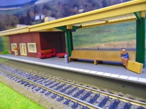 Tri-ang R.473 Ticketbüro, Bahnsteig & aufgelistete Artikel - Spurweite OO REF6350 - Bild 1 von 13