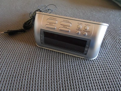 Radiowecker Terris RW 244 - silberfarben- Top- - Bild 1 von 4