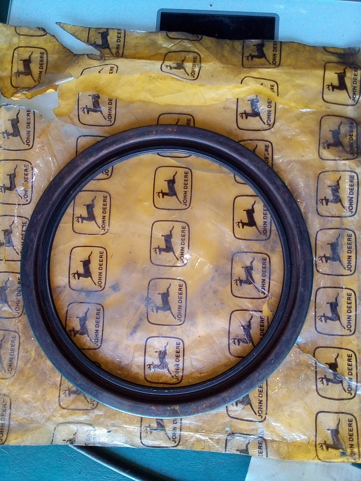 Nuevo sello de aceite de manivela trasera OEM 531178 para motor John Deere Foto 1 de 1