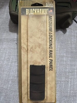 Panel de riel de bloqueo BlackHawk 71RP01BK mediano cuádruple de 3,2"/negro Foto 1 de 2