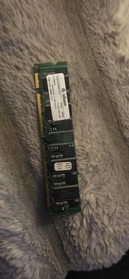 Infineon PC100-222-620 32M,SYNC,100MHZ-CL3,SDRAM 4MX64 /HYS64V130064-8-8 ,NEU - Bild 1 von 2