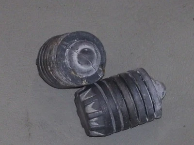 OEM 2002 BMW 745i izquierdo/derecho maletero trasero tornillo en goma amortiguador ojal juego Foto 1 de 2