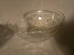 Vintage Anchor Hocking Daisy Glass Clear Sandwich Vegetable Salad Serving Bowl - Bild 1 von 3