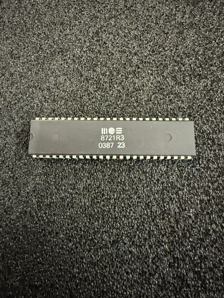 1 pieza/pc.  8721R3 - MOS - DIP48 - Arreglo lógico programable (PLA) para Commodore - Imagen 1 de 1