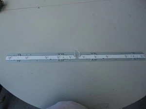 MAGNAVOX LED LAMP STRIP PULLED FROM PANEL U3AT0XH.STRIP CODE UDULED0GS016 & 017 - Picture 1 of 5