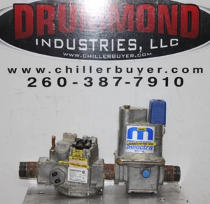 ROBERTSHAW GAS VALVE 7000DERHC 0.5 PSI W/ MAXITROL SELECTRA MODULATING VALVE - Picture 1 of 9