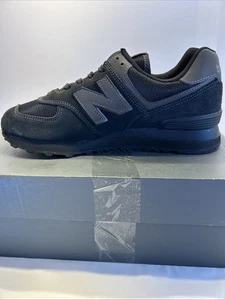New Balance Unisex 574 Core Sneakers Damengröße 9,5 Herren 8 schwarz auf schwarz neu - Bild 1 von 9