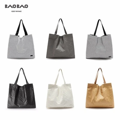 BOLSO DE MANO BAOBAO ISSEY MIYAKE CART MONOTONO Foto 1 de 4