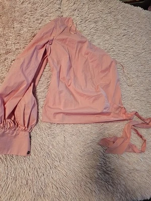 Blusa VINCE CAMUTO feminina cor rosa um ombro sólida XS - Imagem 1 de 4