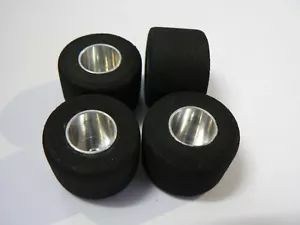 2 pares de neumáticos de goma musgo Carrera 1:24 para 124 vehículos o exclusivos - Imagen 1 de 1