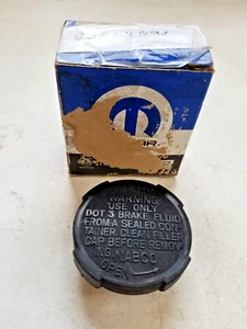 New Genuine MOPAR 83504098 Clutch Master Cylinder Cap - Picture 1 of 2