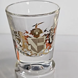 Escudo de armas con espada sobre vidrio de tiro - Imagen 1 de 6