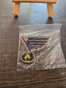 SPILLA LOGO ST LOUIS BLUES CON FIAMMA - Foto 1 di 1