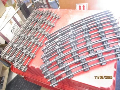 LIONEL O72  GUAGE 6 TIE six CURVE AND  fiveSTRAIGHT TRACK USED  O ga. 11 total - Image 1 of 3
