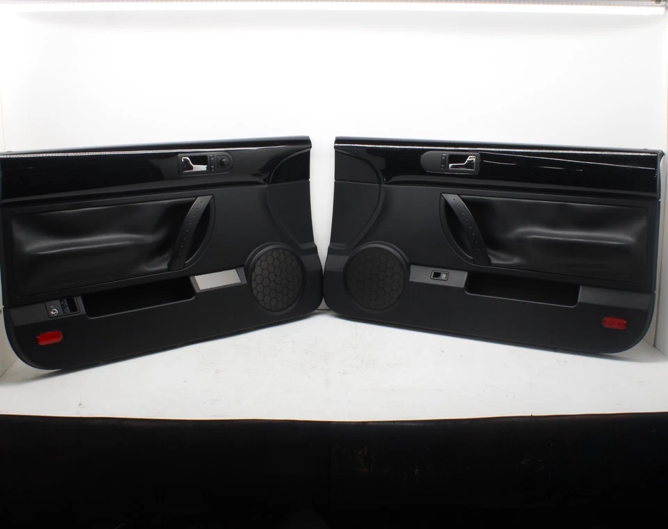 03-10 JUEGO PANELES PUERTA CONDUCTOR PASAJERO VOLKSWAGEN BEETLE CONVERTIBLE NEGRO Foto 1 de 4