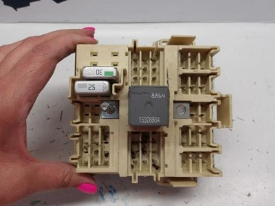 03 04 05 06 07 Caja de conexiones relé de tablero Hummer H2 distribución de energía 15266958 OEM Foto 1 de 4