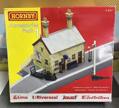 Hornby R8227 OO/HO Gauge Accessories Pack 1 Station, Platform & Accessories NIP - Image 1 of 2