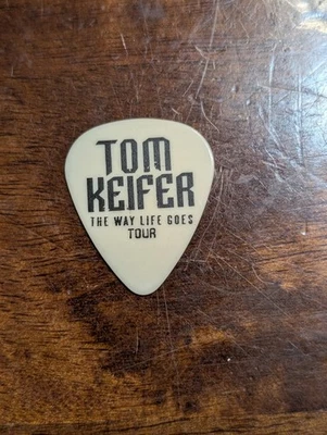 Tom Kiefer Guitarra Pick Cinderella Motley Crue Bon Jovi Poison Ratt Excelente Blanco Foto 1 de 2