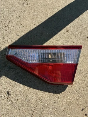 2011-2013 HONDA ODYSSEY INNER TAILLIGHT ASSEMBLY RIGHT SIDE NAL949313 *leaks* - Image 1 of 4