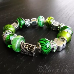 Mom Loves grünes europäisches Bettelarmband - Mama, Muttertag Schmuck Geschenkidee - Bild 1 von 7