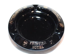 CENICERO VINTAGE FRONTIER HOTEL LAS VEGAS HUGHES RARO COLECCIONABLE VIDRIO NEGRO - Imagen 1 de 9