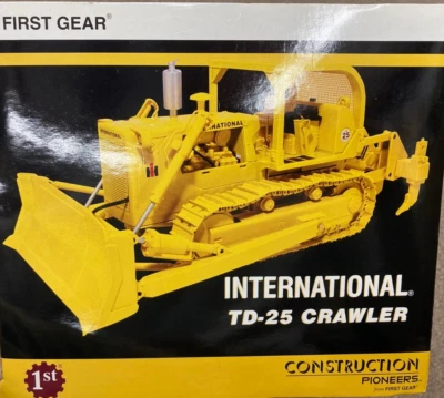 First Gear 1:25 InternationaI Harvester TD-25 Crawler Bulldozer 79-0156 NEW - Image 1 of 2