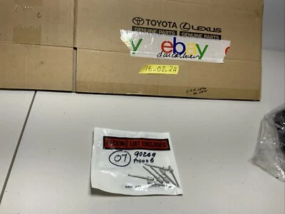 07 件 2007 - 2025 年丰田雷克萨斯门展示成型铆钉带盖 90269-a0006 原始设备制造商 — 第 1/4 张图片